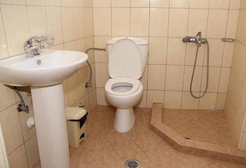 חדר משפחתי דלוקס, Ronaldo