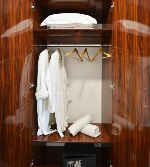 베이직 3인 룸, Luani A Spa & Wellness Center