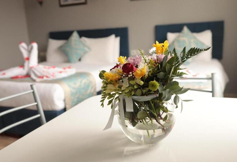 اتاق اجرایی سه نفره, White Pearl Apart