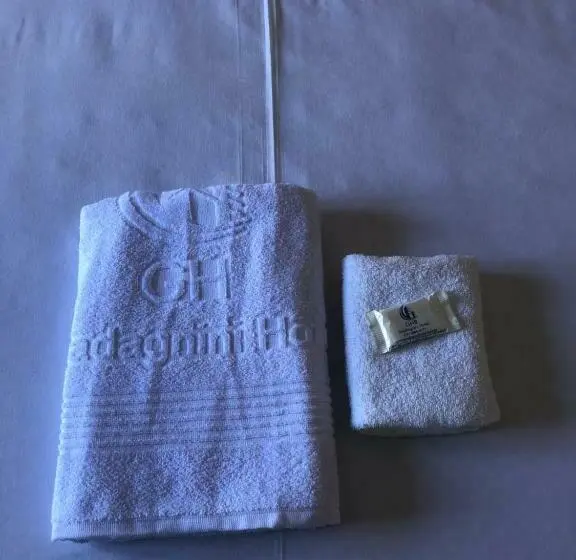 デラックスルーム, Guadagnini