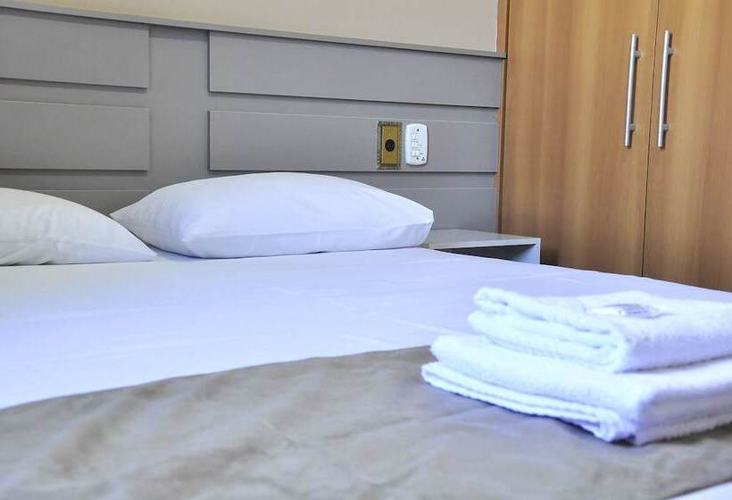 Deluxe Kamer, Guadagnini