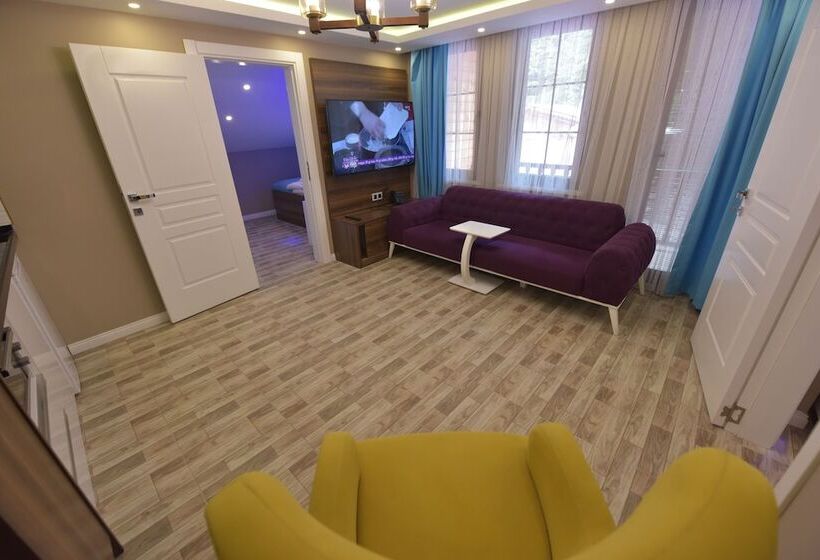 패밀리 스위트, Hayat Rose