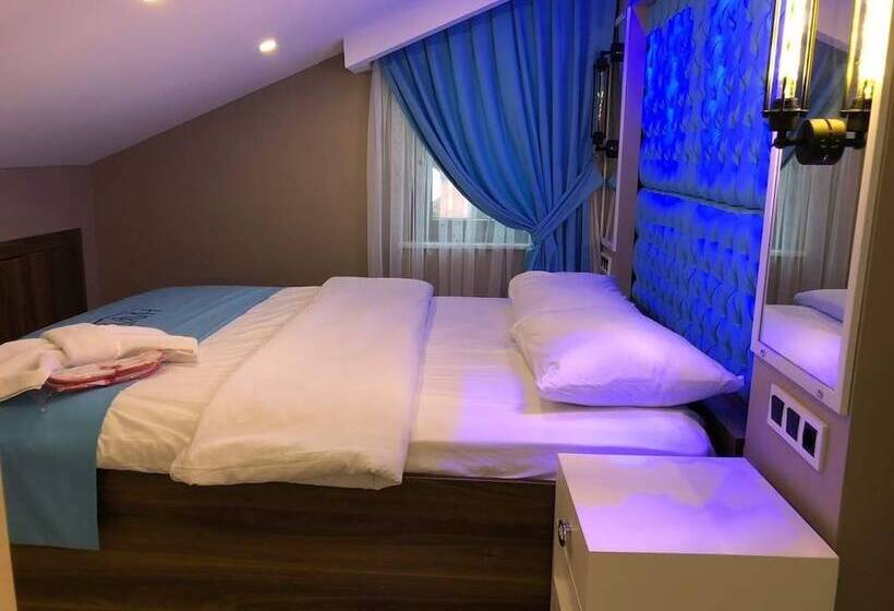 패밀리 스위트, Hayat Rose