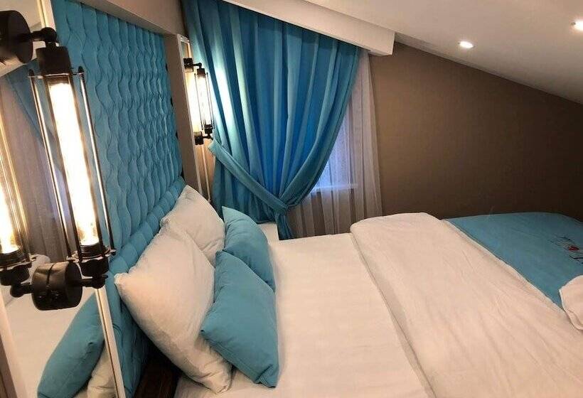 패밀리 스위트, Hayat Rose