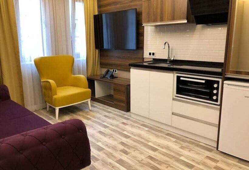 디럭스 스위트, Hayat Rose