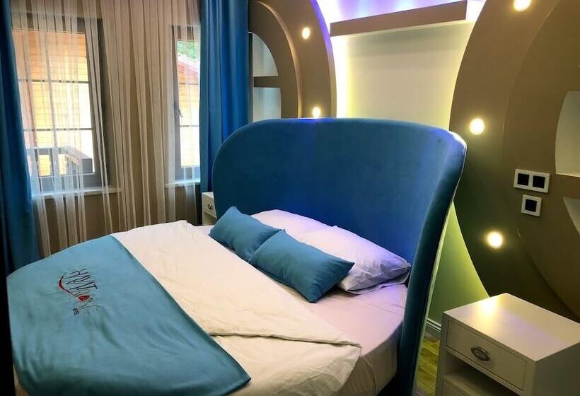 수피리어 룸, Hayat Rose