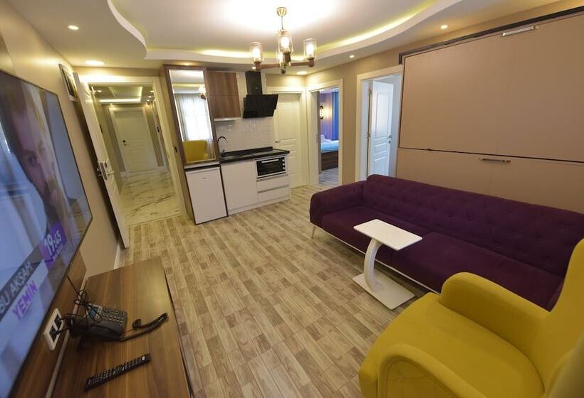 Family Suite, Hayat Rose