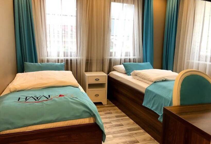 패밀리 스위트, Hayat Rose