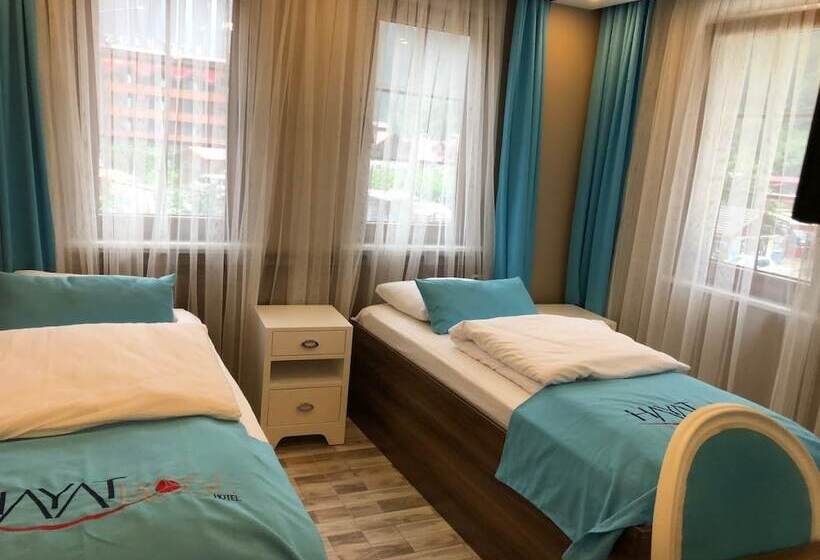 패밀리 스위트, Hayat Rose