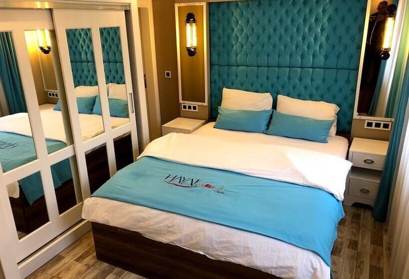 패밀리 스위트, Hayat Rose