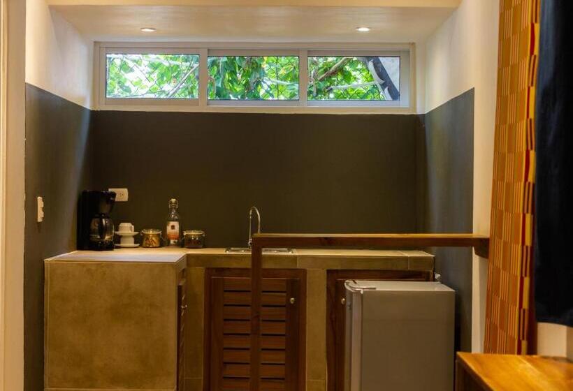 디럭스 4인 룸, Afreeka Beach