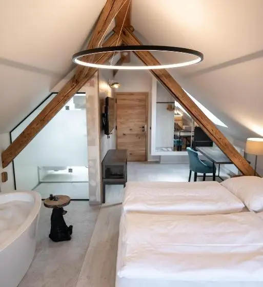 Deluxe-huone, Clemar