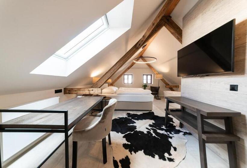 חדר דלוקס, Clemar