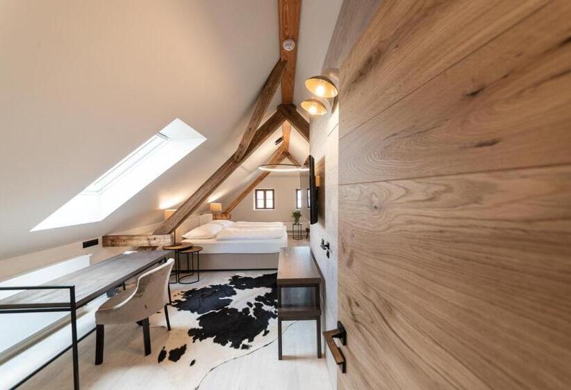 חדר דלוקס, Clemar