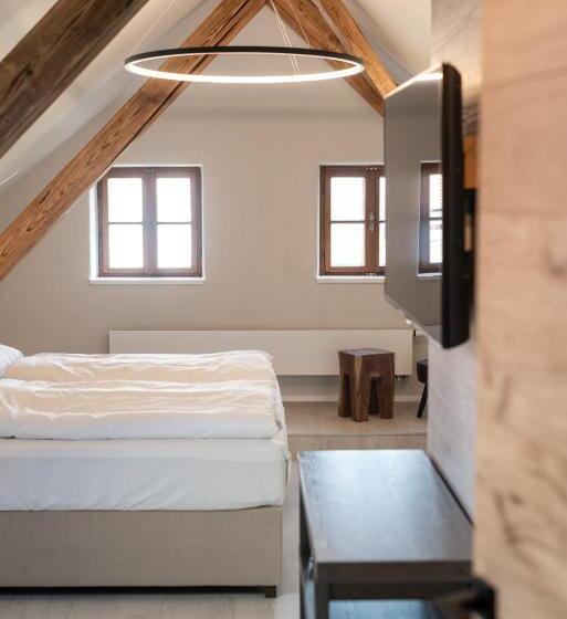 חדר דלוקס, Clemar