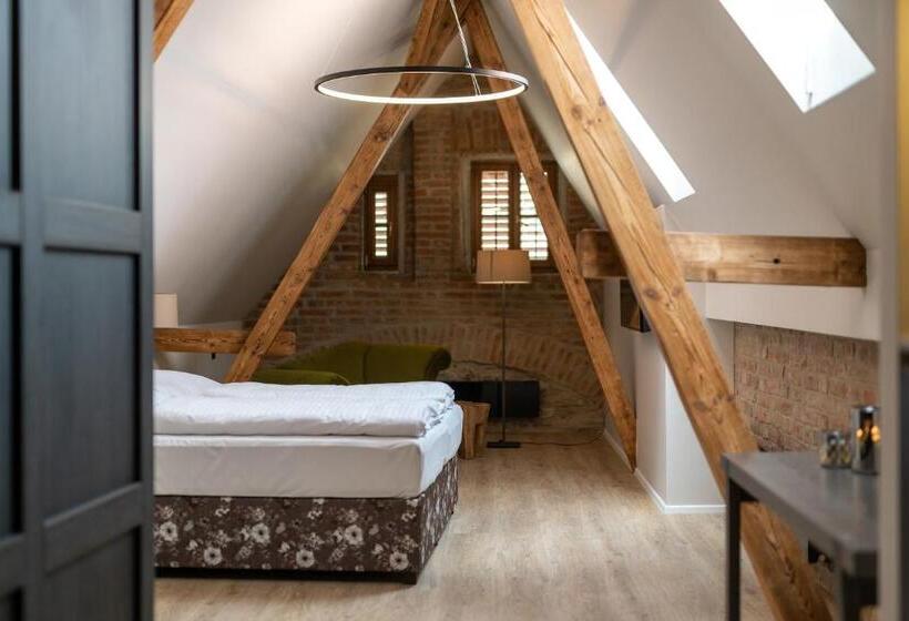 חדר סופריור, Clemar