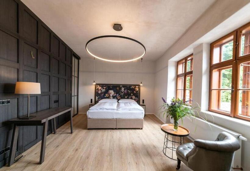 דירת חדר דלוקס, Clemar