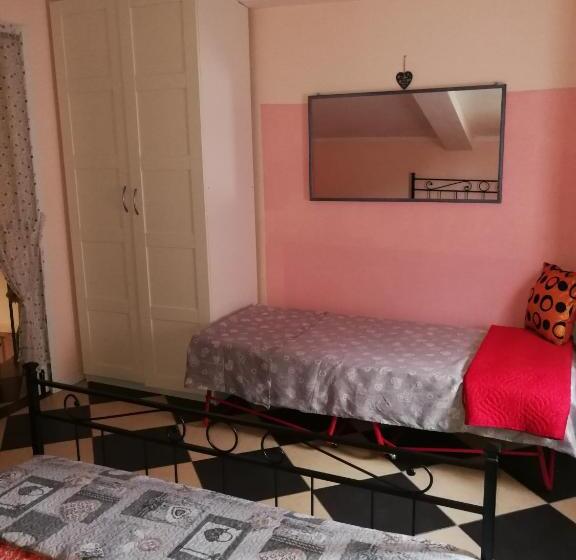 غرفة عائلية, A Casa Di Luca