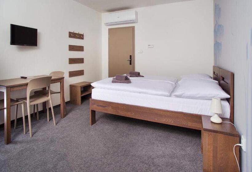 4인용 스탠다드 룸, Penzion Lesni