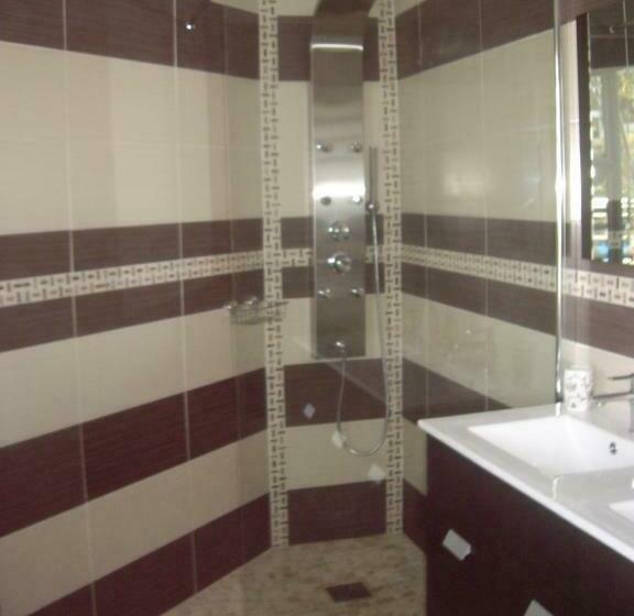 اتاق لوکس با چشم‌انداز دریا, Les Nymphes De Bourbon