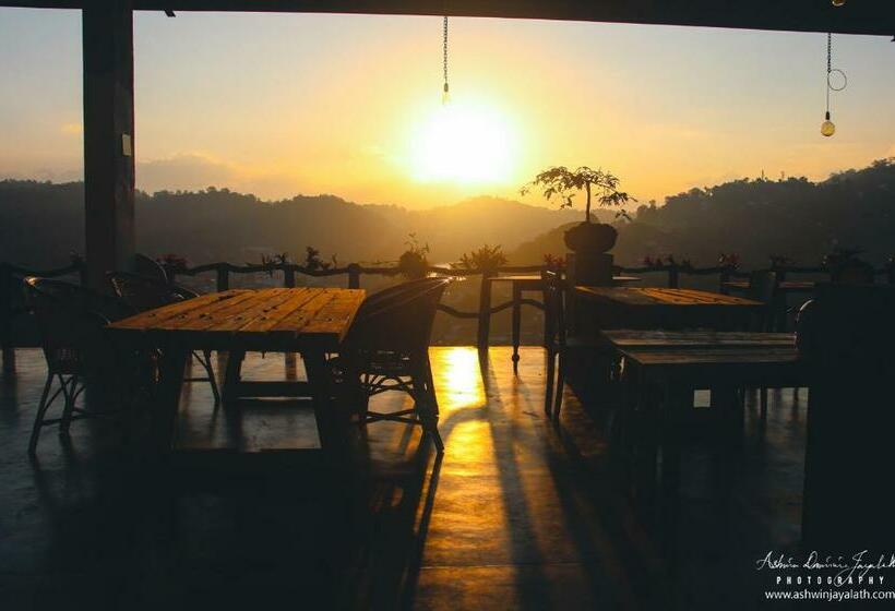 스탠다드 룸 킹사이즈 침대, Square Peg