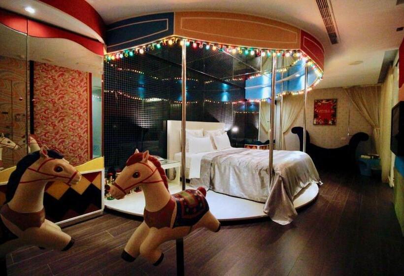اتاق لوکس با تخت بزرگ, Cd Motel