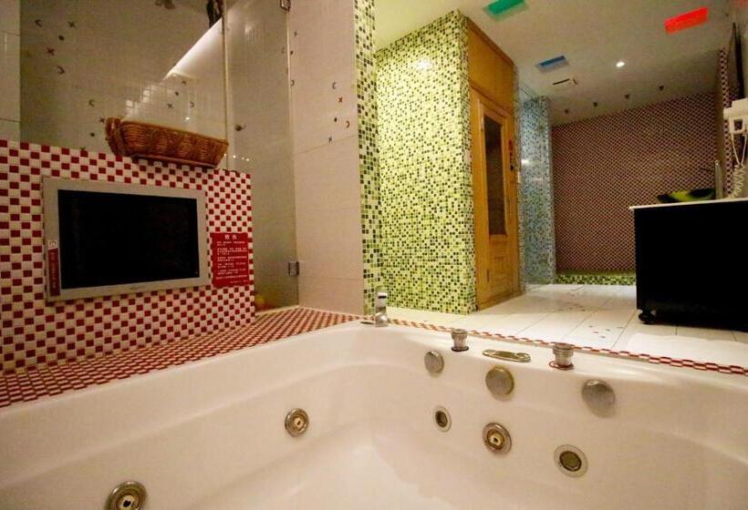 اتاق لوکس با تخت بزرگ, Cd Motel