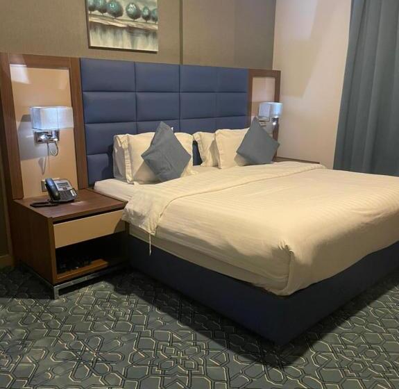 سوئیت جونیور خانوادگی, Swiss Blue