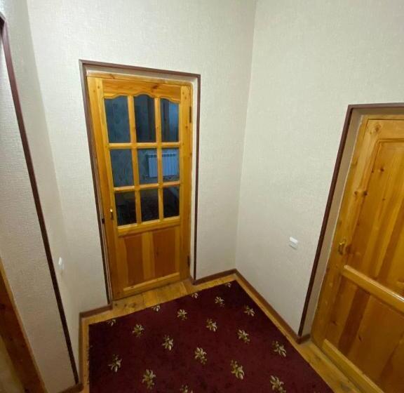 이코노미 룸, Khiva Otabek B&b