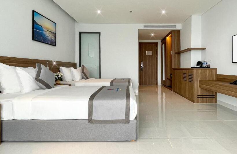 اتاق لوکس با چشم‌انداز دریا, Long Thuan Hotel & Resort