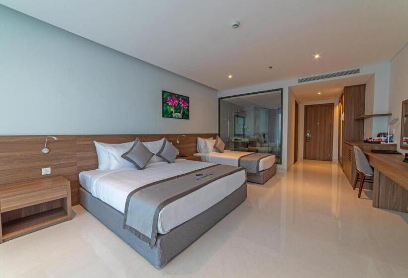 اتاق سه نفره دلوکس با چشم‌انداز دریا, Long Thuan Hotel & Resort