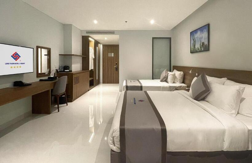 اتاق سه نفره دلوکس با چشمانداز دریا, Long Thuan Hotel & Resort