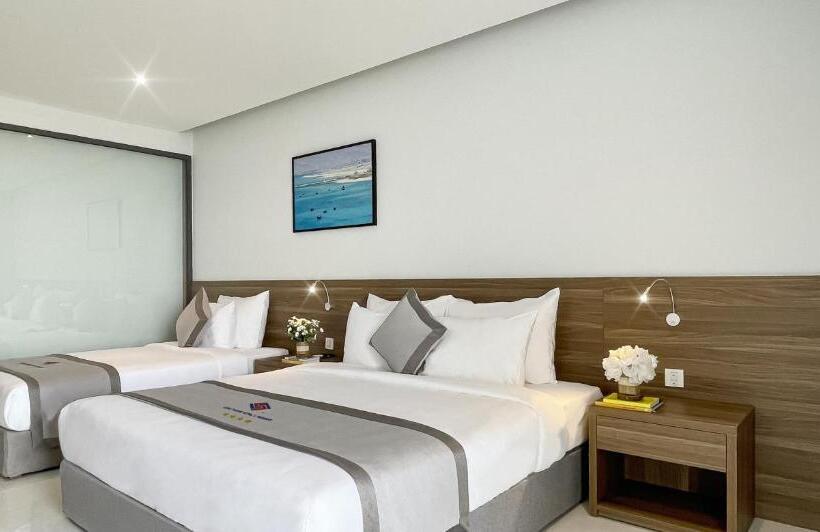 اتاق سه نفره دلوکس با چشم‌انداز دریا, Long Thuan Hotel & Resort