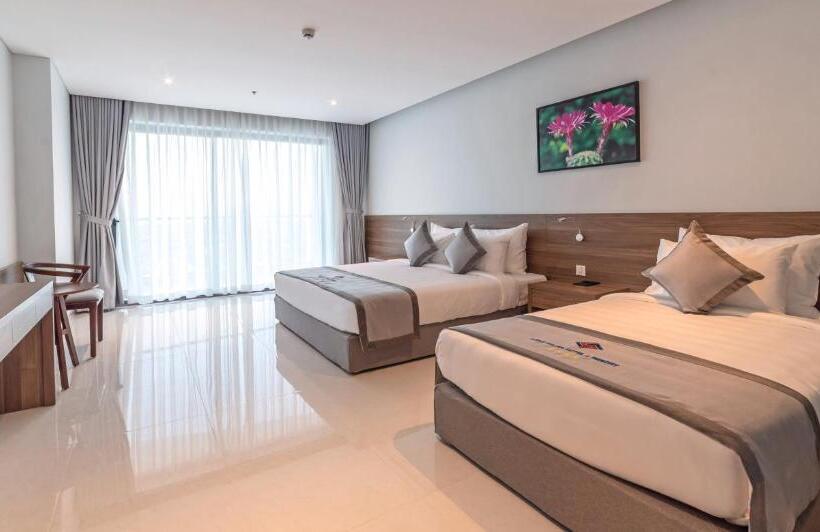 اتاق سه نفره دلوکس با چشمانداز دریا, Long Thuan Hotel & Resort