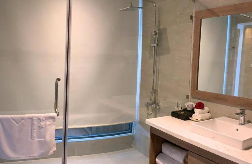 اتاق لوکس خانوادگی, Long Thuan Hotel & Resort