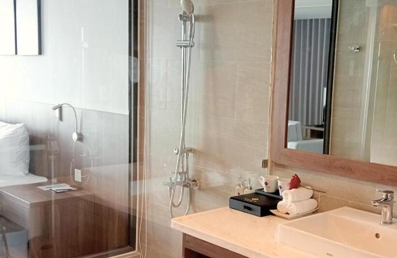 اتاق لوکس خانوادگی, Long Thuan Hotel & Resort