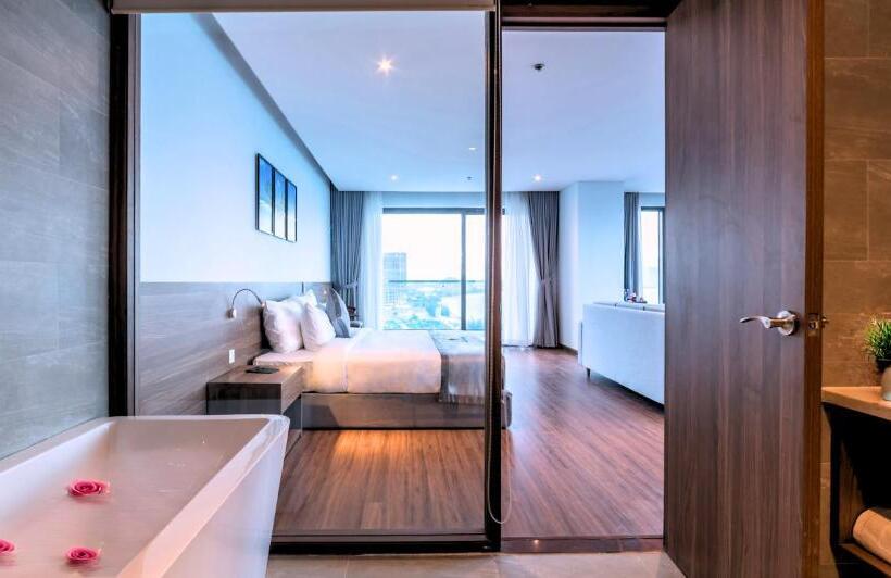 سوییت جونیور با چشمانداز دریا, Long Thuan Hotel & Resort