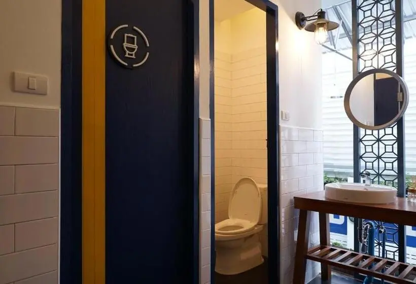 تختخواب در اتاق مشترک, Spinomad Hostel