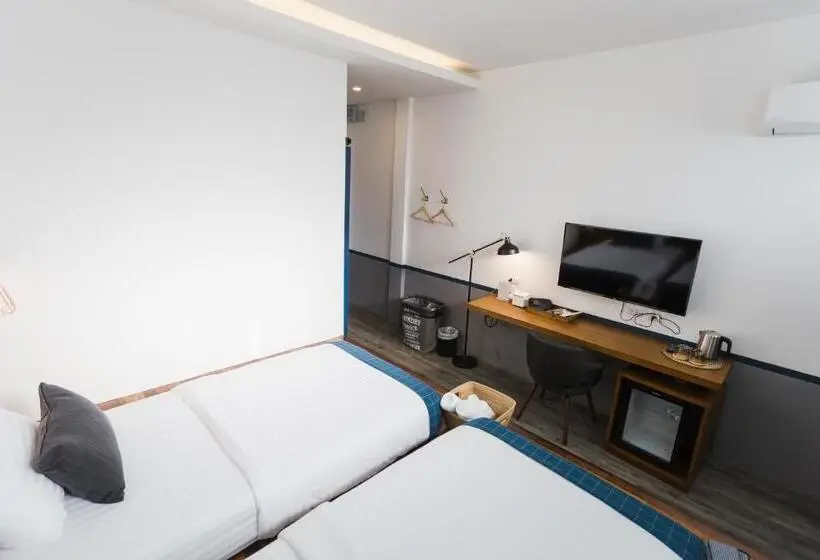 اتاق لوکس با بالکن, Spinomad Hostel