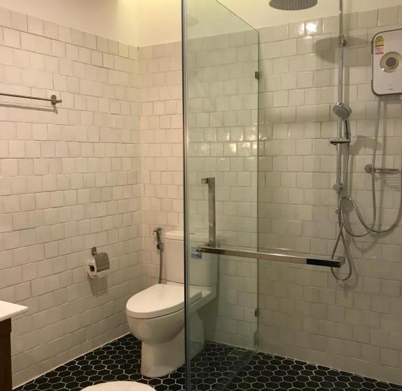 اتاق لوکس با بالکن, Spinomad Hostel