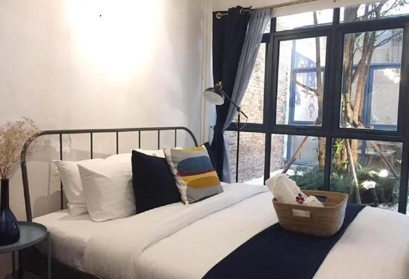 اتاق استاندارد با سرویس بهداشتی مشترک, Spinomad Hostel