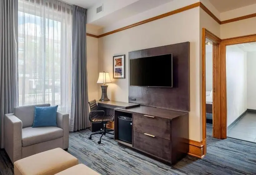 سوئیت با تخت بزرگ, The Courthouse Hotel, Ascend Hotel Collection