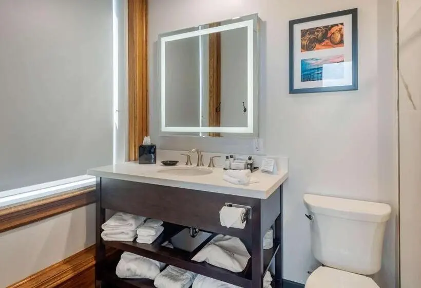اتاق سوپریور با تخت بزرگ, The Courthouse Hotel, Ascend Hotel Collection