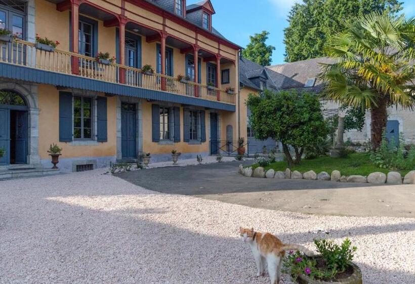 غرفة عائلية, Le Relais