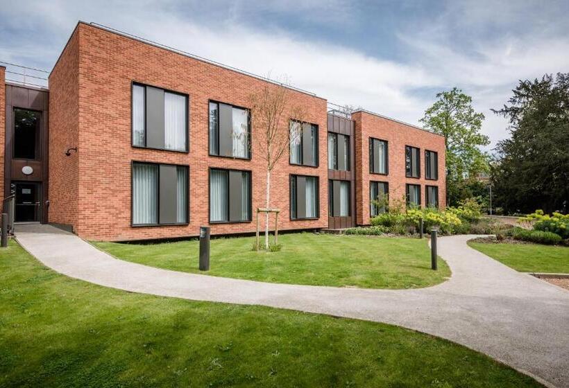 Номер Стандарт Адаптированный для Инвалидов, Hinxton Hall Hotel And Conference Centre