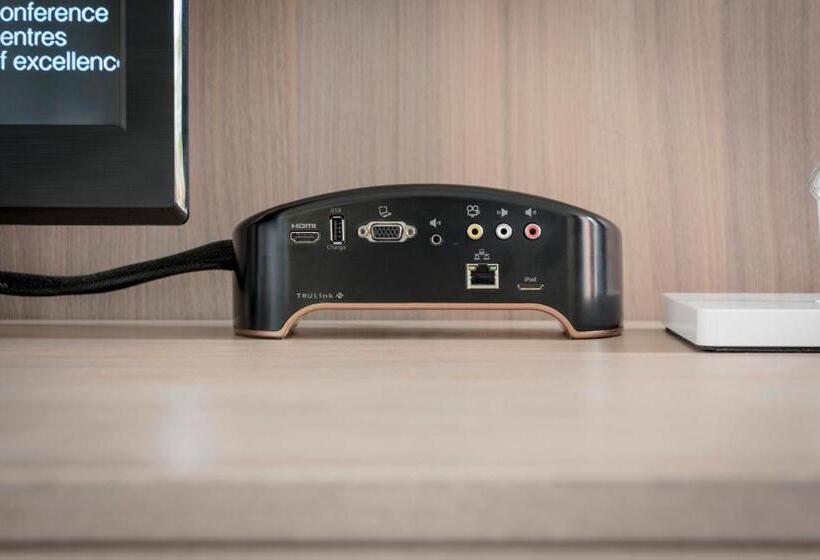 Номер Стандарт Адаптированный для Инвалидов, Hinxton Hall Hotel And Conference Centre