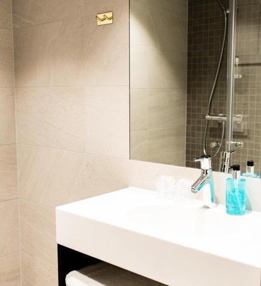 اتاق لوکس, The Verdandi