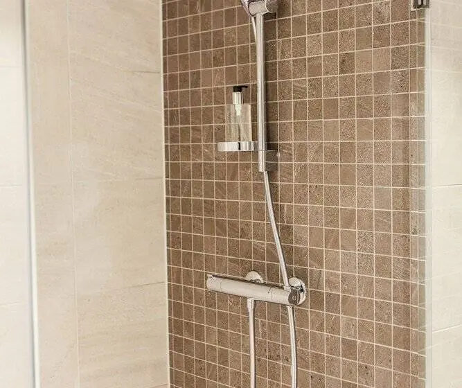 اتاق لوکس, The Verdandi