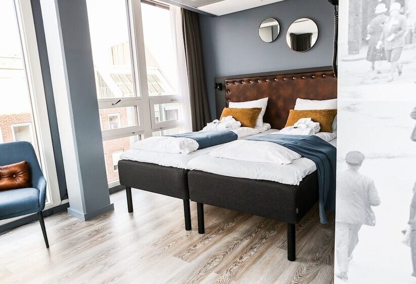 اتاق لوکس, The Verdandi