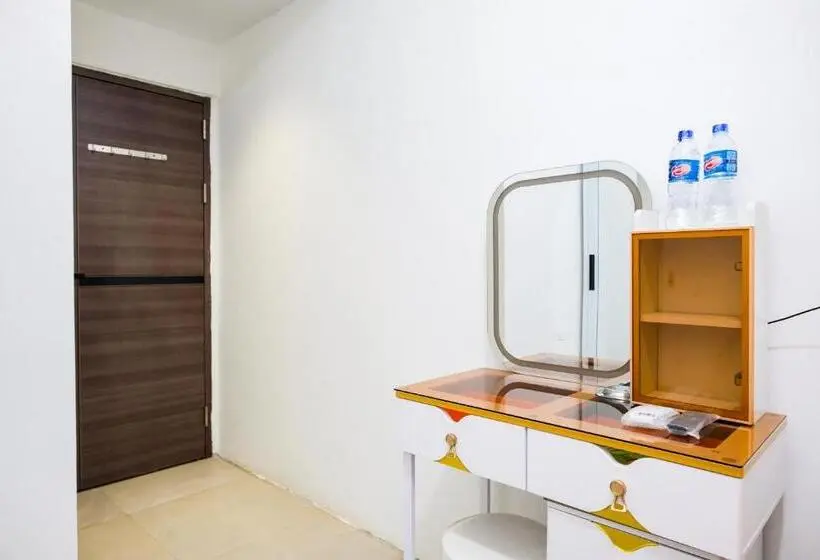 デラックスルーム, Urbanview Tiana Residence Nagoya Batam By Reddoorz
